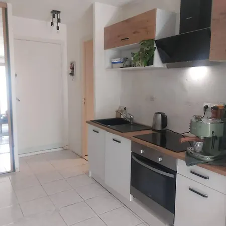 Avec Piscine A Villeneuve-loubet, 27 M² *