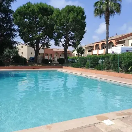 Avec Piscine A Villeneuve-loubet, 27 M² *